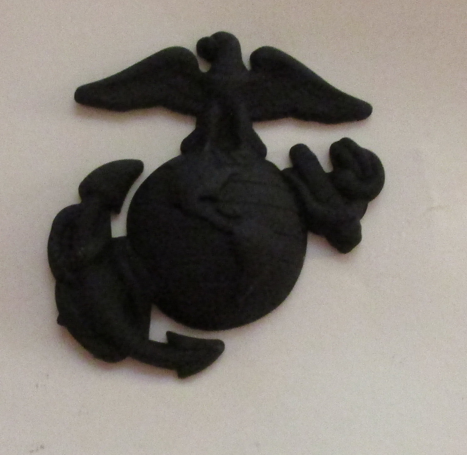 #41 US MARINE CORPS ENLISTED LARGE BLACK HAT BADGE