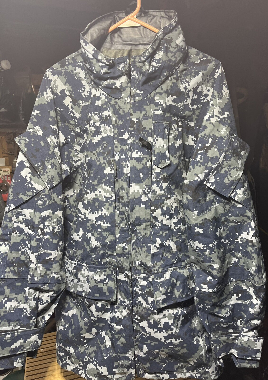 USN ISSUED Type 1 Parka. Waterproof/Windproof Blue Digital Camo