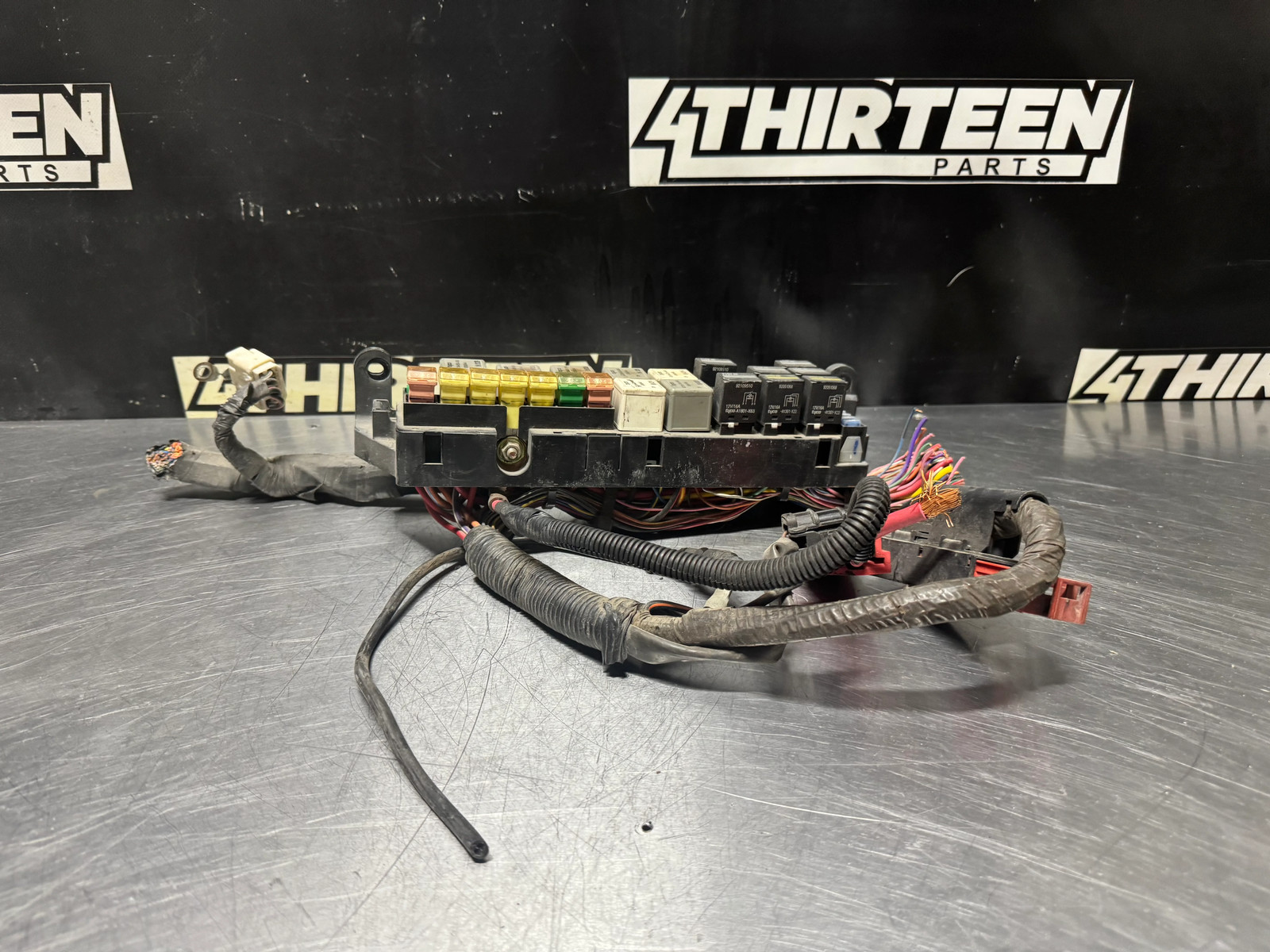 04-06 PONTIAC GTO FUSE BOX #N139