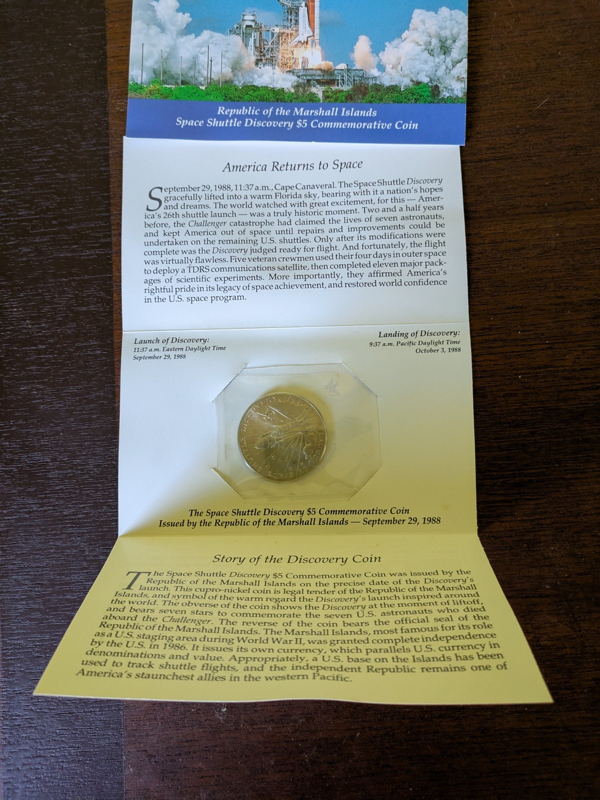 Marshall Islands - Space Shuttle Discovery $5 Commemorative Coin