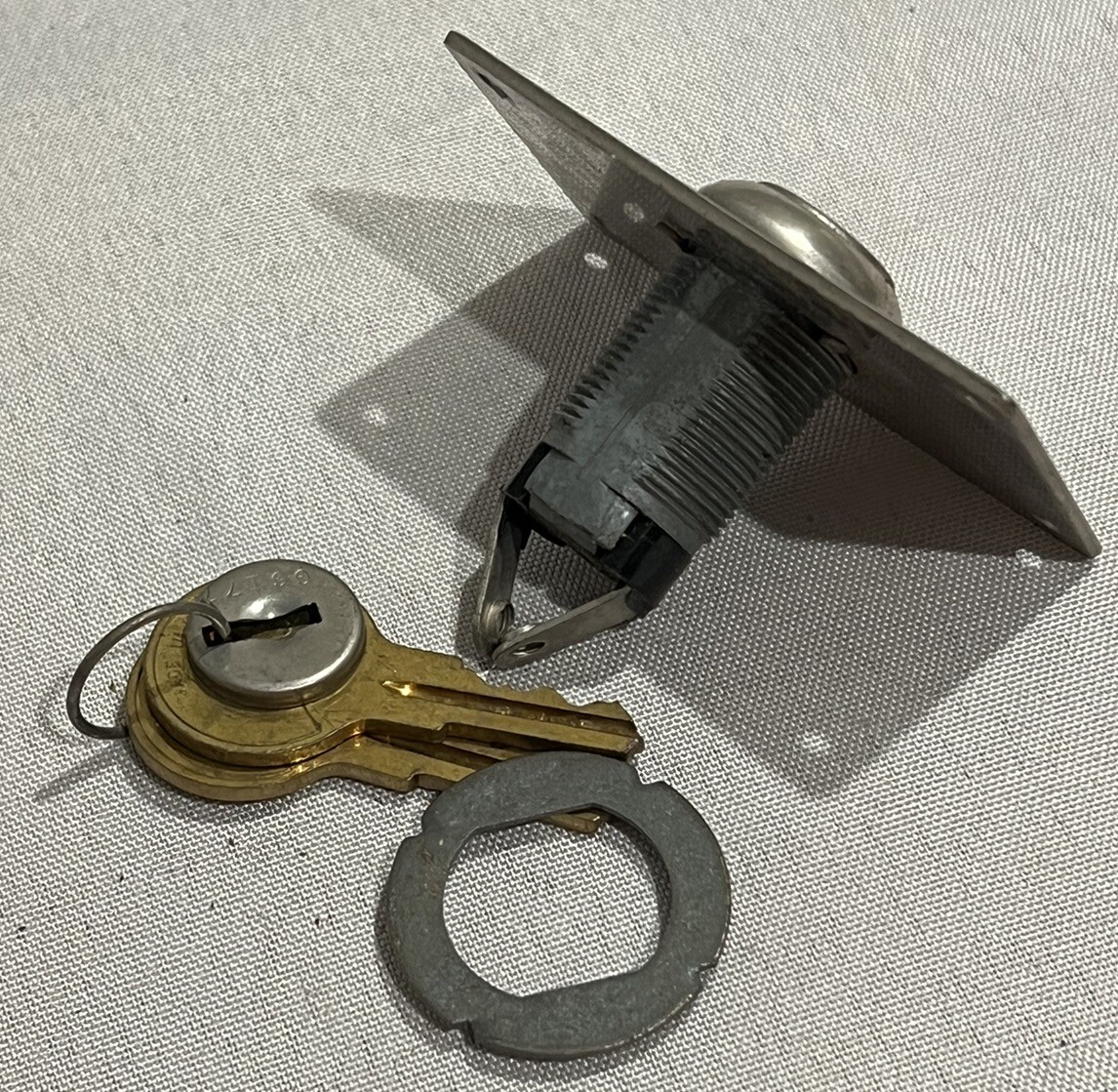 Hudson Switch Lock with Mounting Bracket And Keys Garage Door