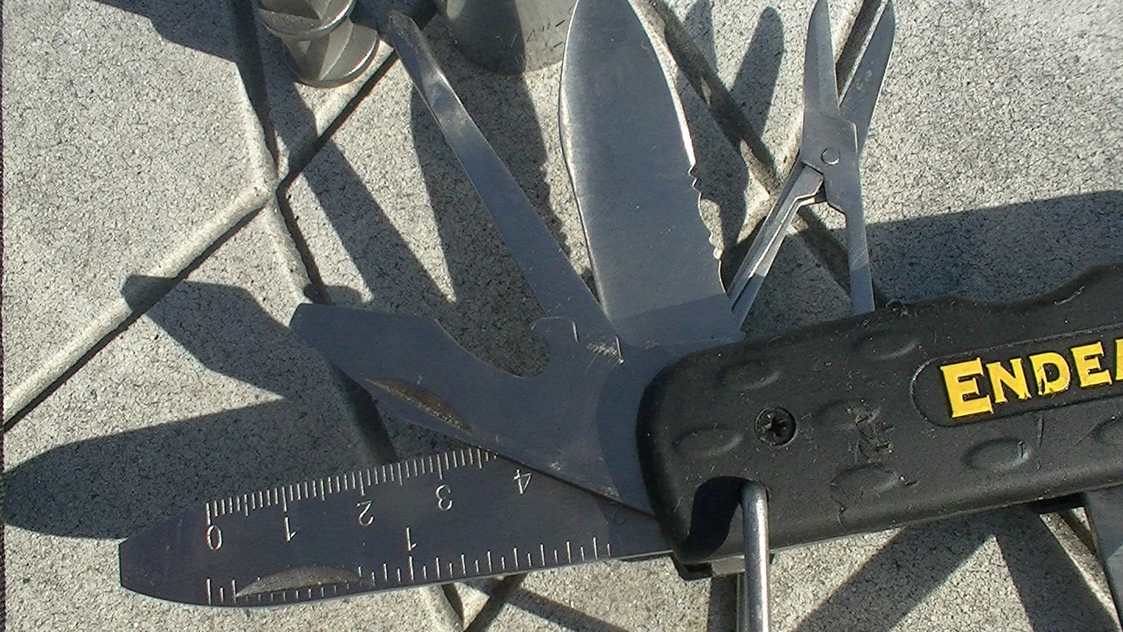 Endeavor Pocket Mulit-Tool With Gator Grip Universal Socket