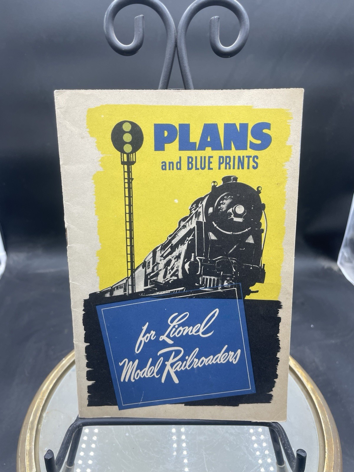 1945 LIONEL BOOKLET PLANS AND BLUE PRINTS FOR LIONEL MODEL RAILROADERS