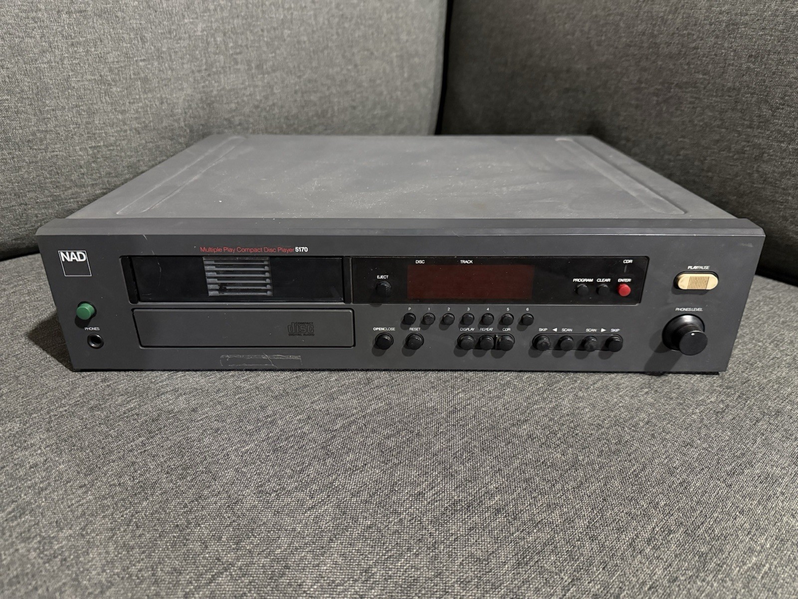 NAD 5170 CD Player Stereo 7 Disc Changer 6 Disc Magazine + 1 READ DESCRIPTION