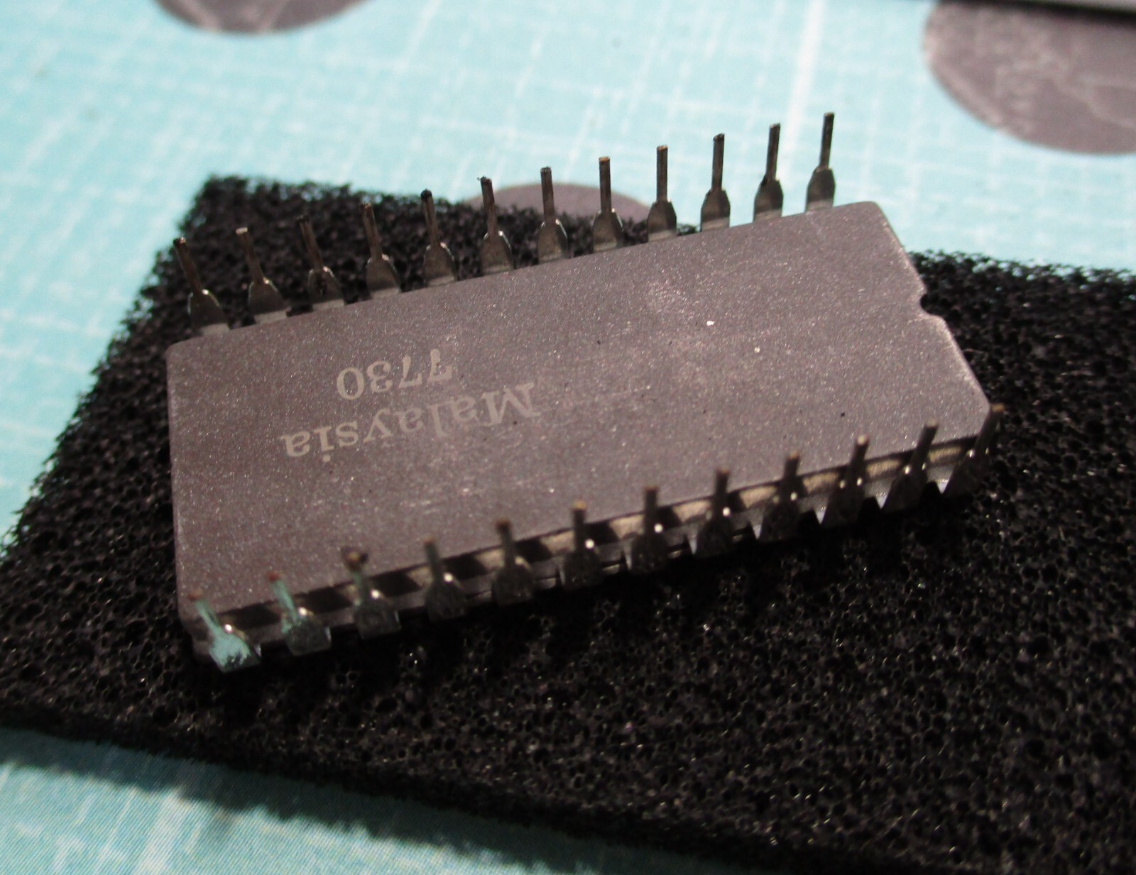 Intel 450ns 256x8 UV Erasable 2K-Bit Fast Programmable 24P Static EPROM 1702A