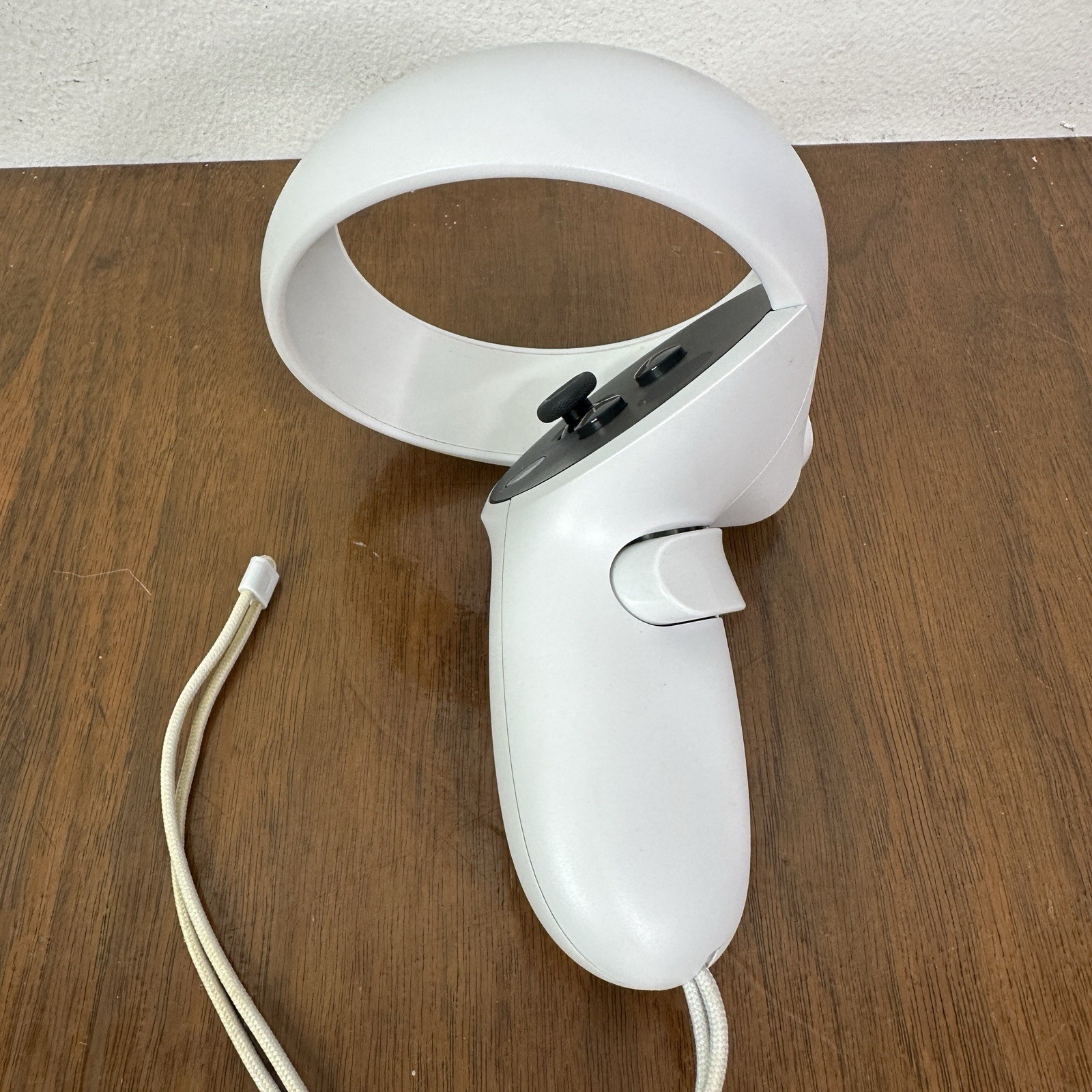 Oculus Touch Left Controller for Quest 2 System - White (LX39EM) with Box