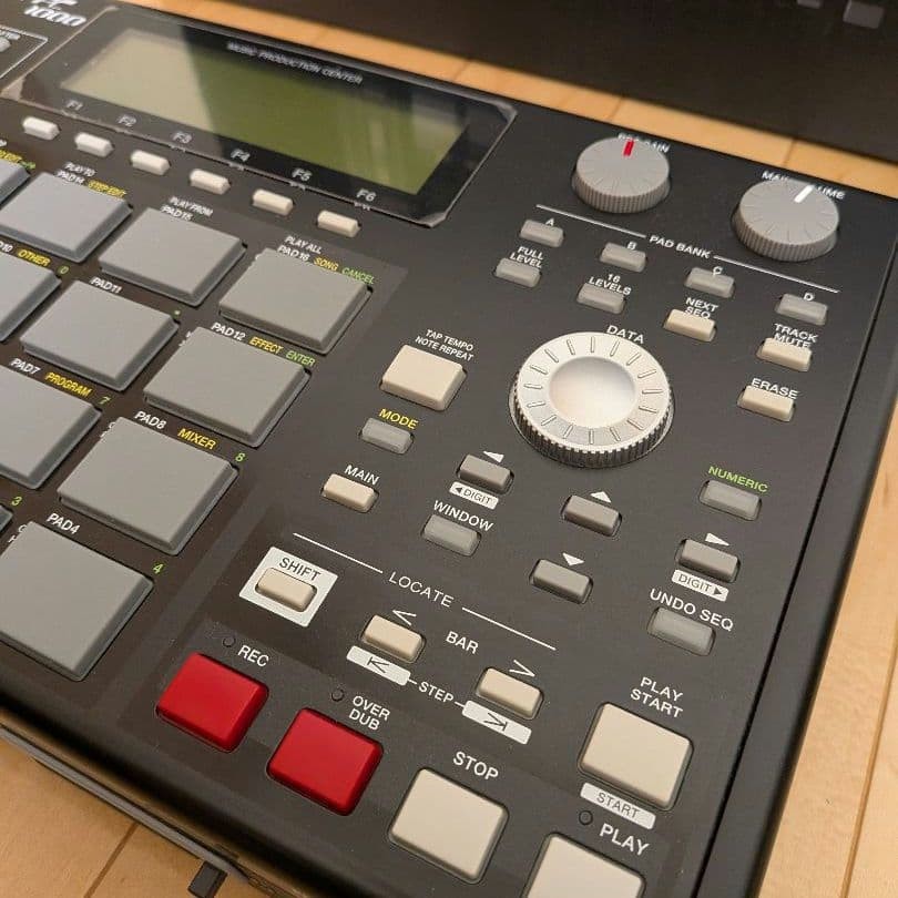 AKAI MPC1000 Black Sampler Sequencer 128MB Expanded JJ-OS w/ Box CF Tested