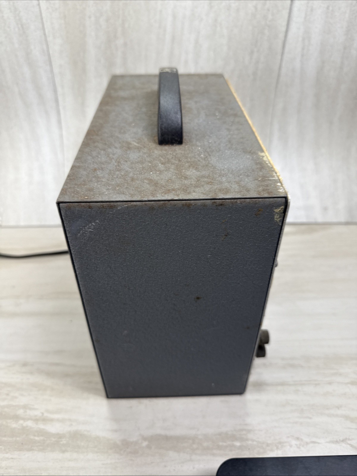 EICO MODEL 324 RF Signal Generator 150 kHz - 400 MHz Powers On!
