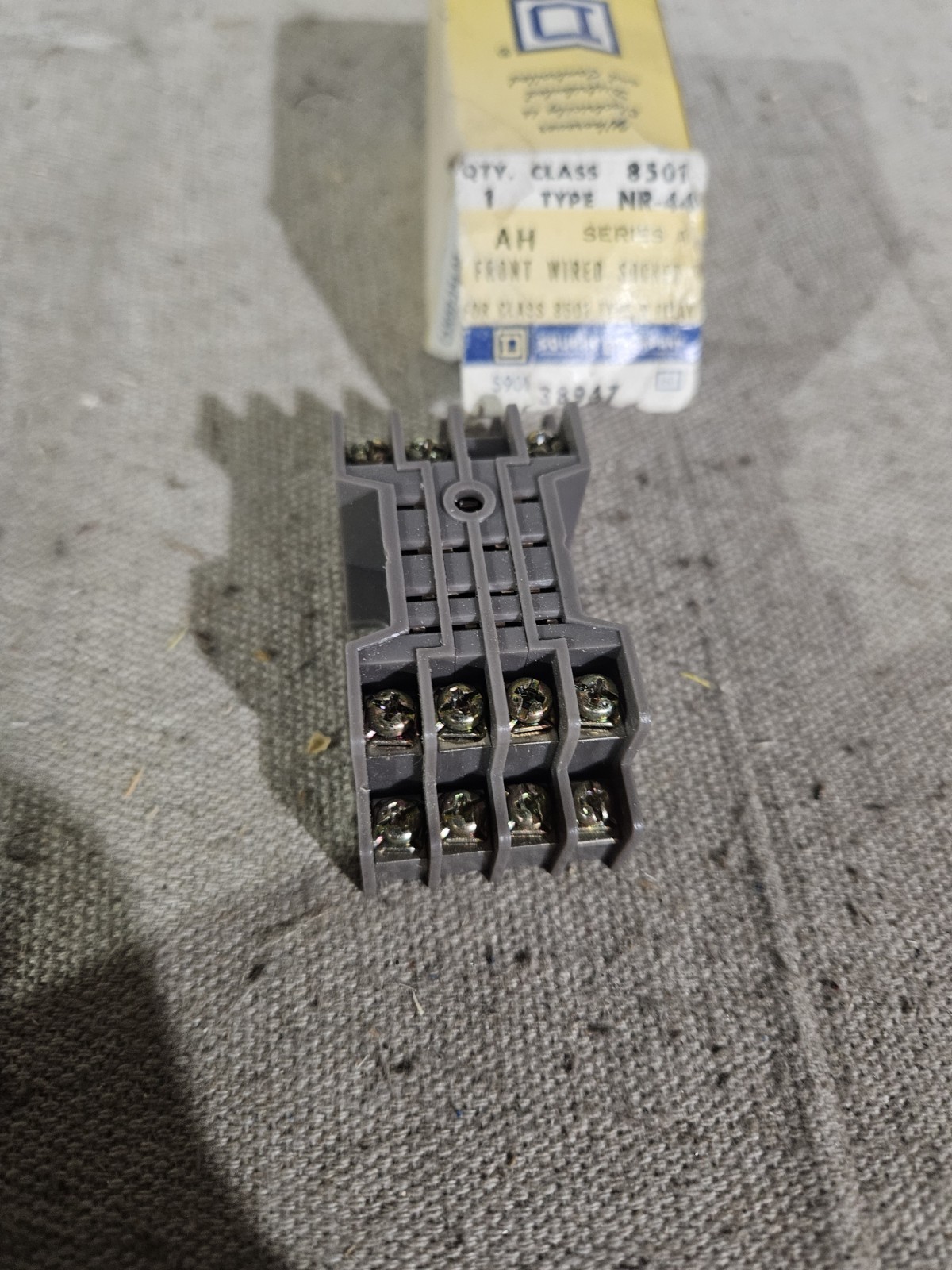 SQUARE D Class 8501, Type NR-44, SERIES A, FRONT WIRED SOCKET