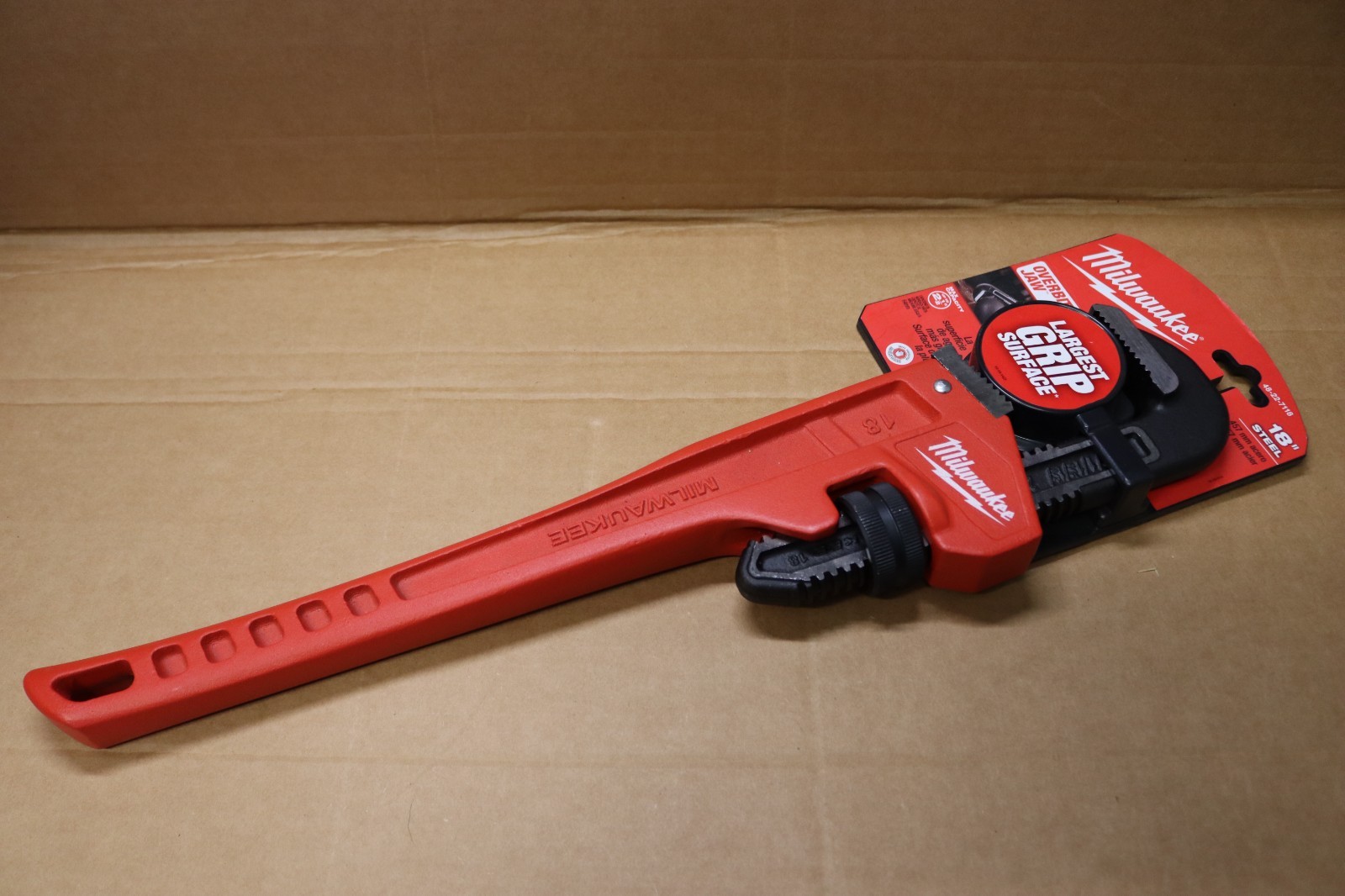 Brand New Milwaukee 48-22-7118 18" Overbite Jaw Steel Pipe Wrench