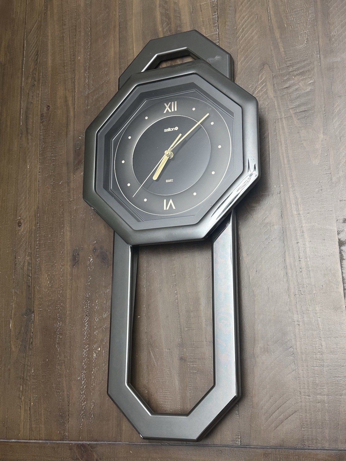 Vintage Salton Wall Clock Quartz Movement WORKS 👍