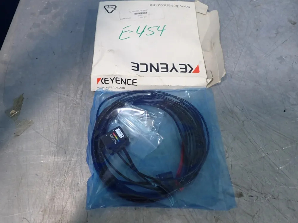 KEYENCE  CZ-H32 SENSOR HEAD  10251190626