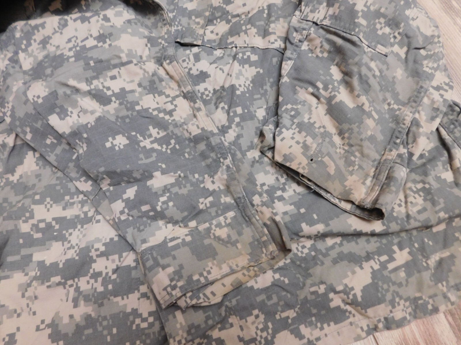 US ARMY ACU TOP COAT SIZE LARGE - REGULAR
