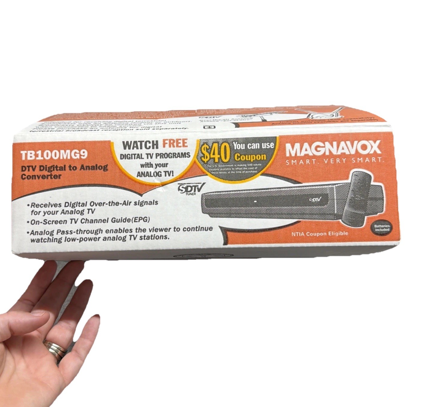 Magnavox DTV Digital to Analog TV Converter Box TB110MW9 with Remote New in Box