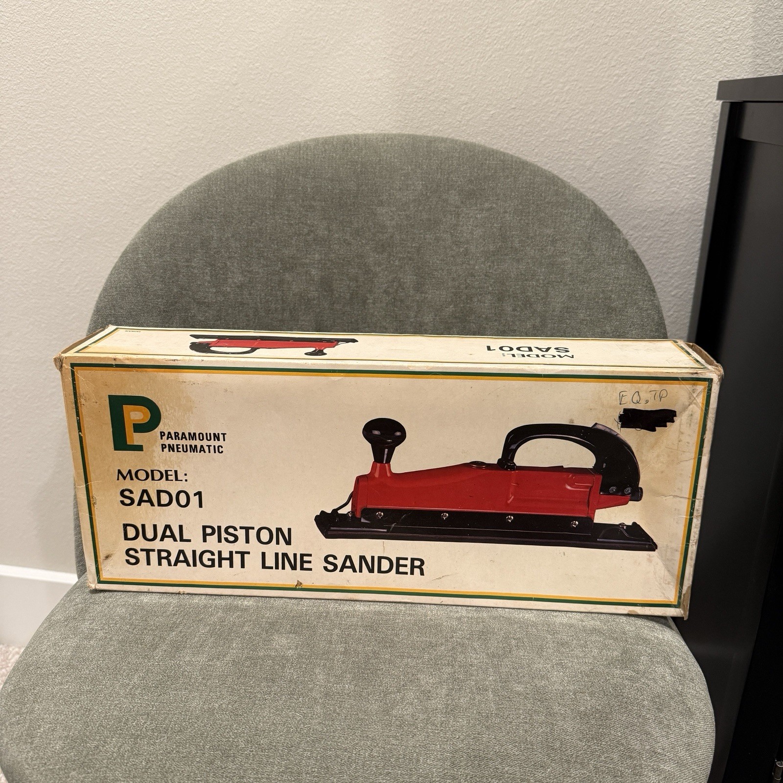 Paramount Pneumatic SAD01 Dual Piston Straight Line Sander In Original Box