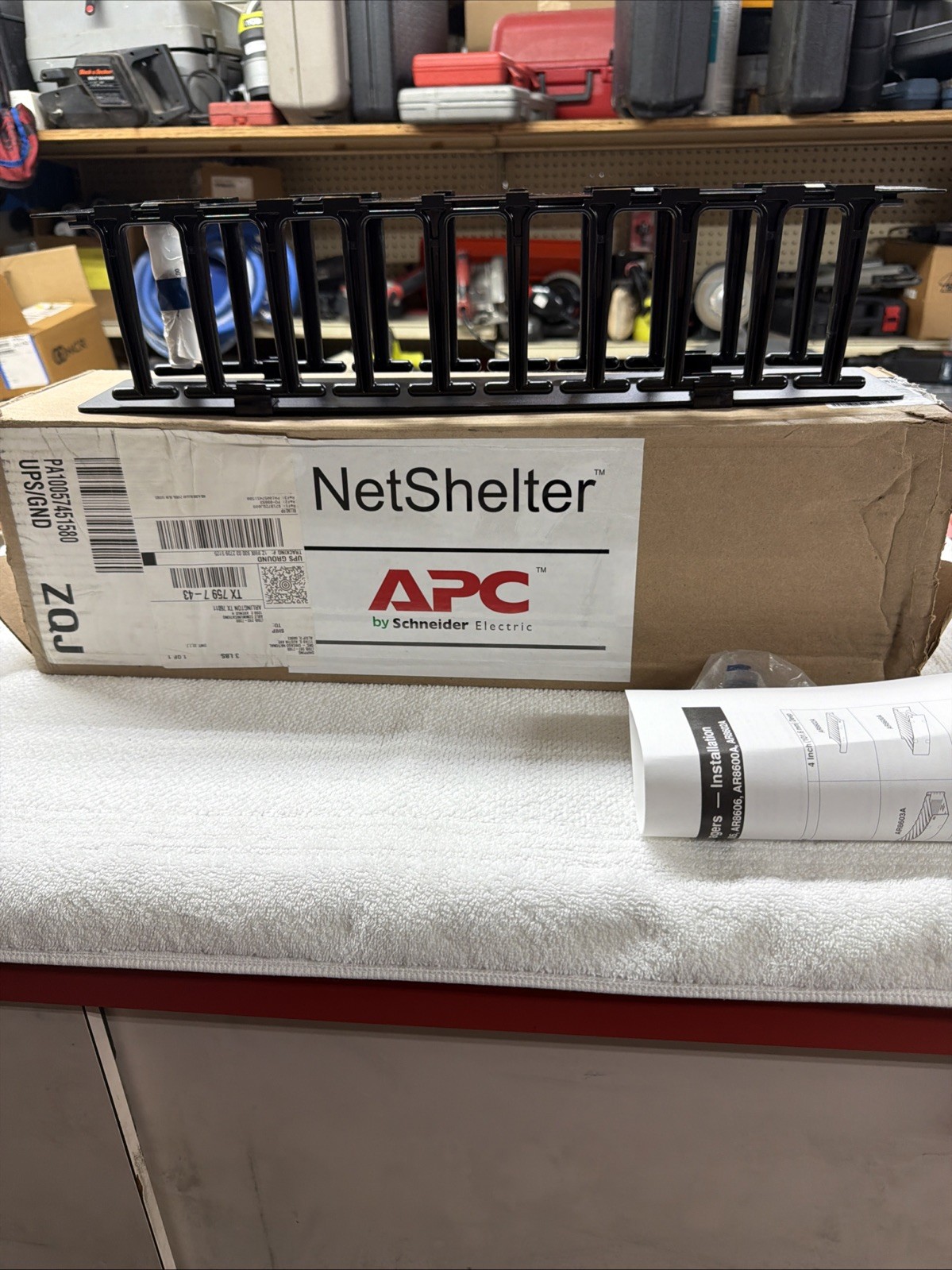 APC NetShelter AR8600A horizontal cable manager