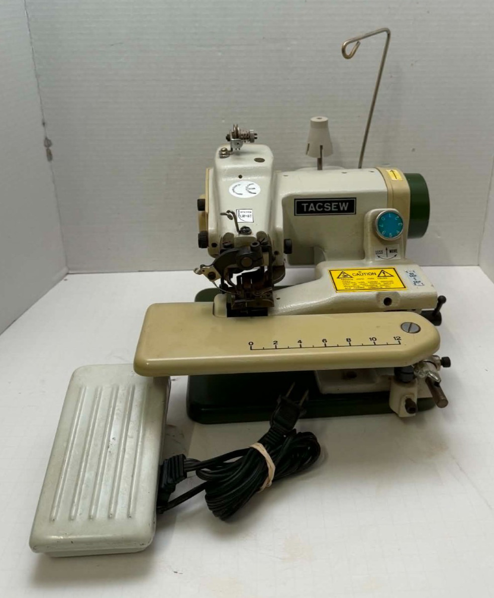 Vintage Tacsew Sewing Machine T500 Blind Stitch Hemming w Pedal Accessory