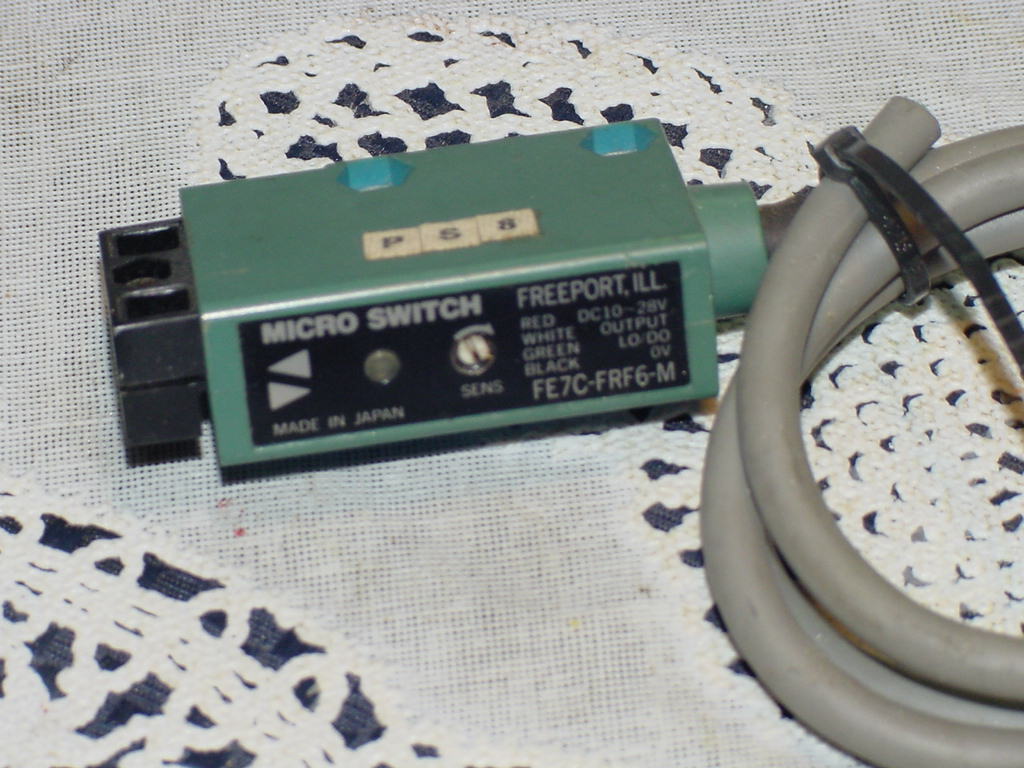 Micro Switch FE7C-FRF6-M, Micro Switch DC-10-28 Volt, Four (4) Wire USED