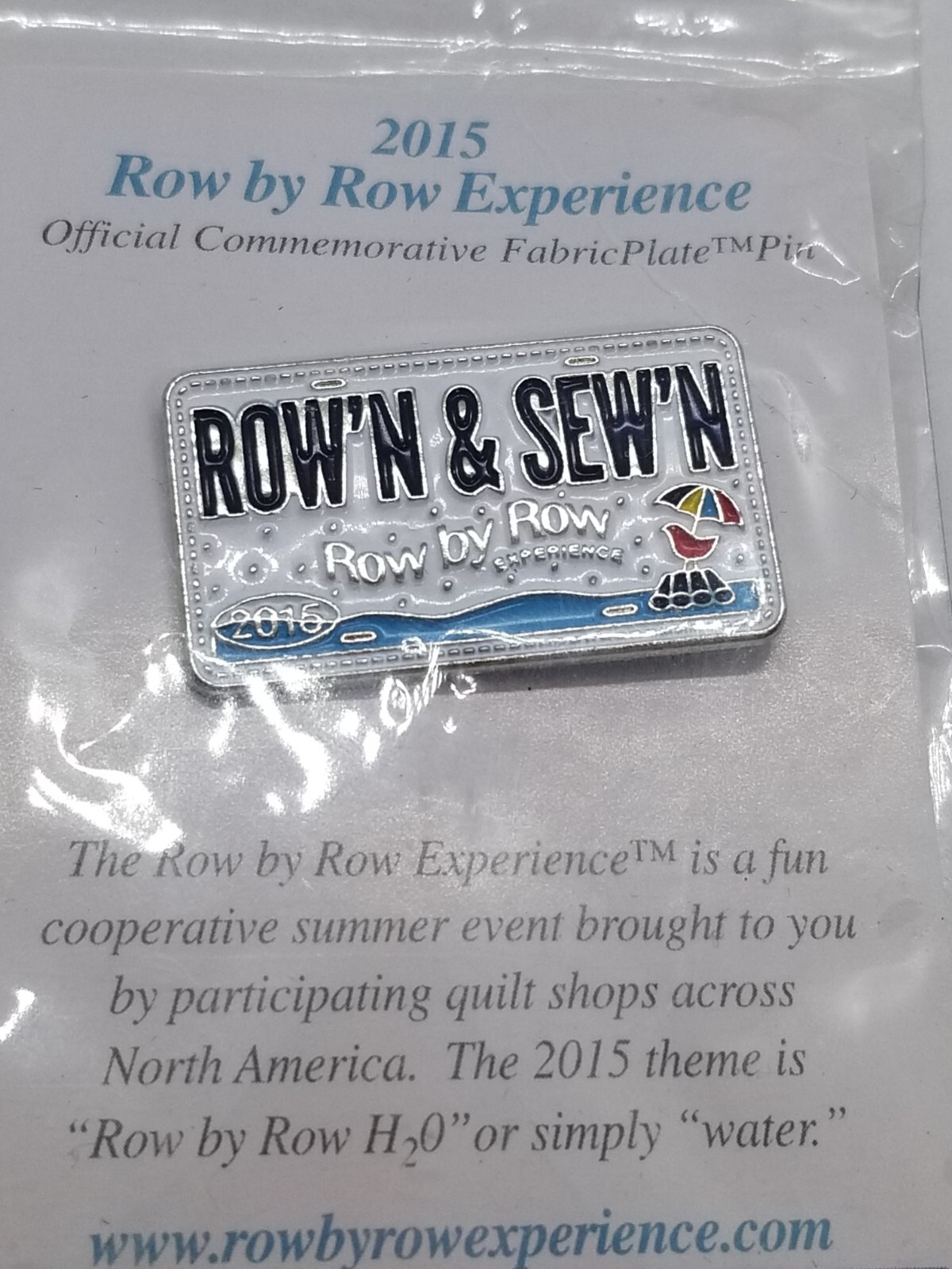 Row by Row Experience Rare Fabric Plate Lapel Pin Quilting Sewing Event 2015