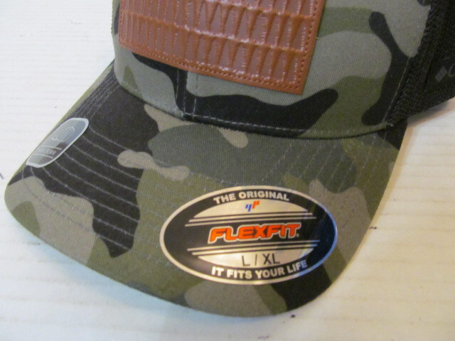 Columbia Flexfit Rugged Outdoor Mesh Hat, Green Camo, Size S/M or L/XL
