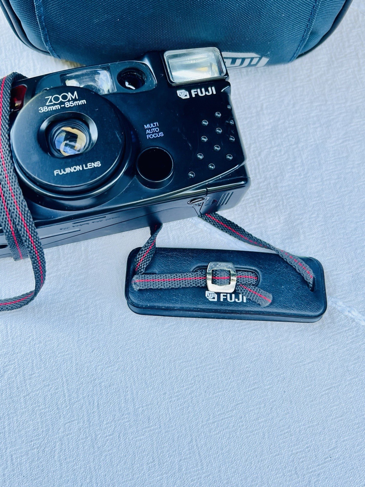 Vintage Fuji Discovery 900 Zoom Film Camera 38-85mm Untested Case Bundle