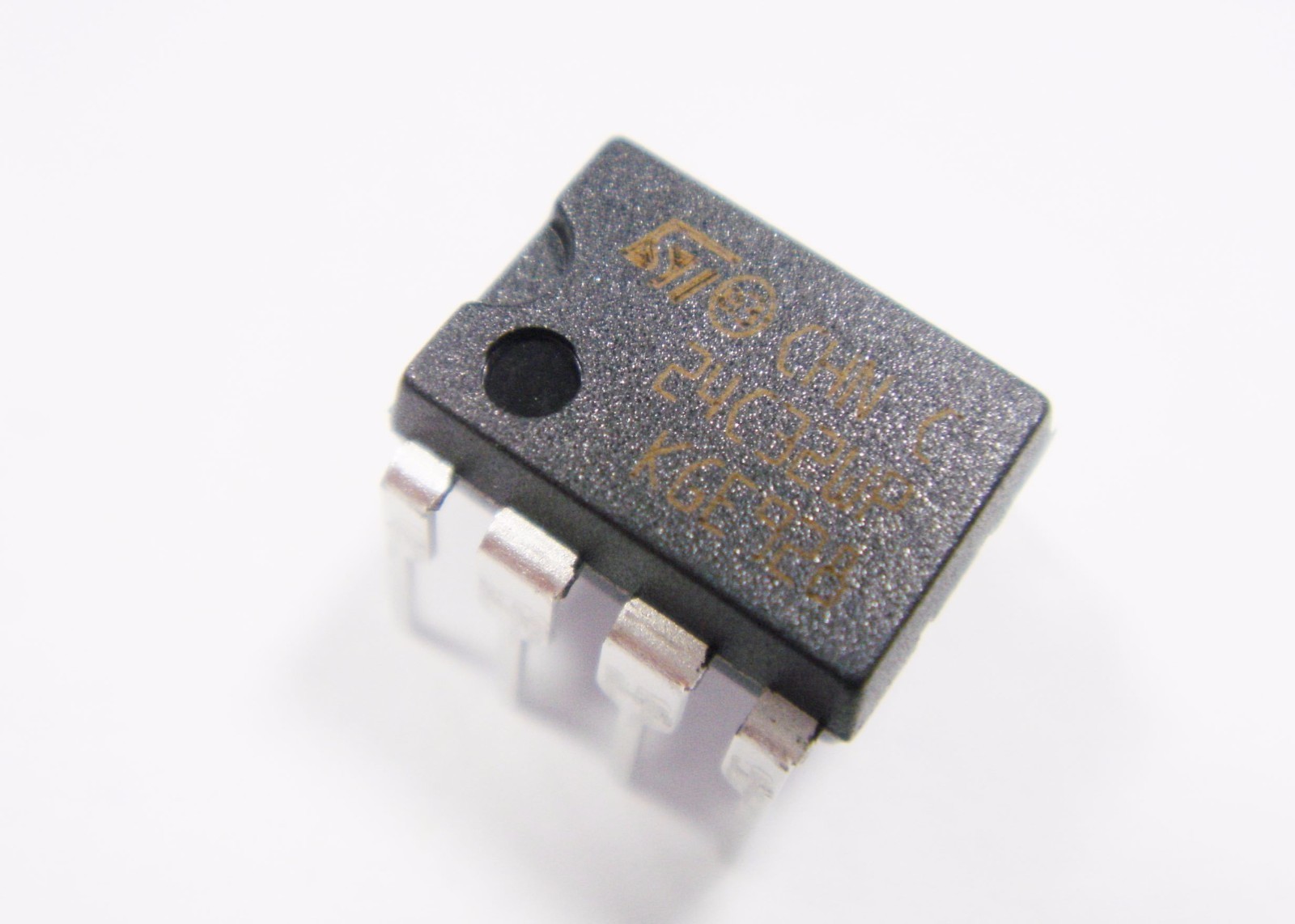 24C32 EEPROM 32KBIT I2C Serial DIL8 #AH61