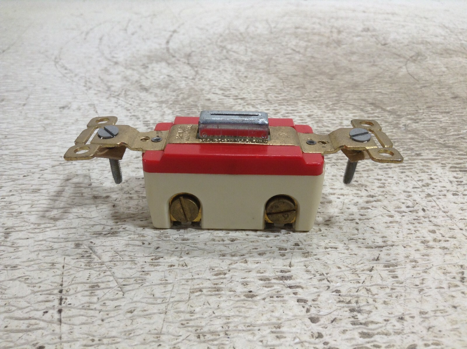 Bryant Key Toggle Switch 20/10 Amp 120/277 VAC Red (TB)