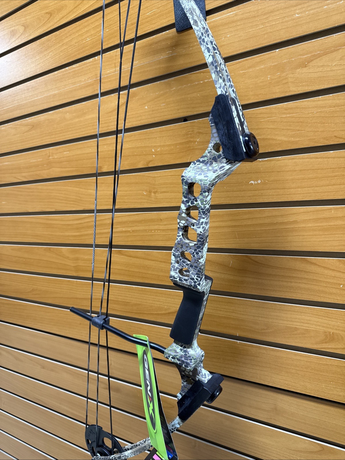 Genesis Archery Gen-X Compound Bow RH Camouflage - Item 4170