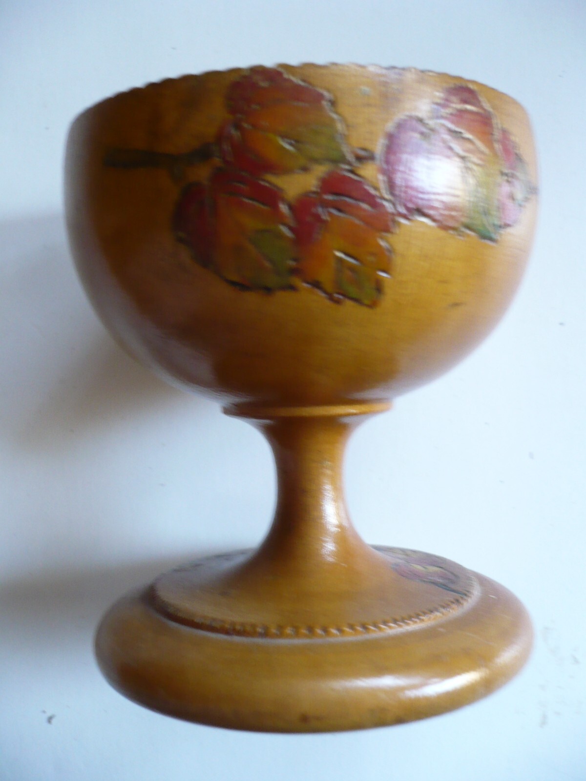 JANET EATWELL, 1961 CARVED HAND DECORATIVE WOOD CUP CURIO, Wanganul NEW ZEALAND