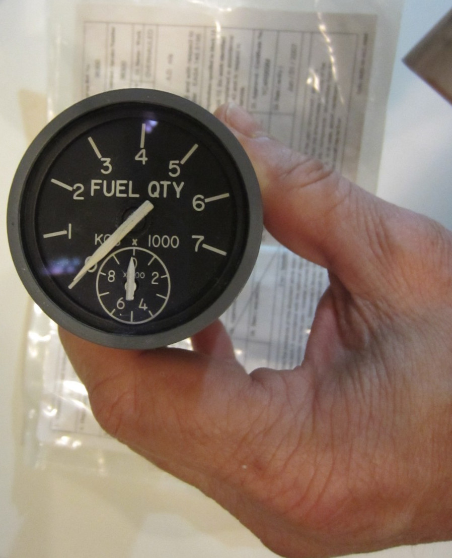 FUEL QUANTITY INDICATOR GAUGE WITH 8130 (2007) OVERHAULED