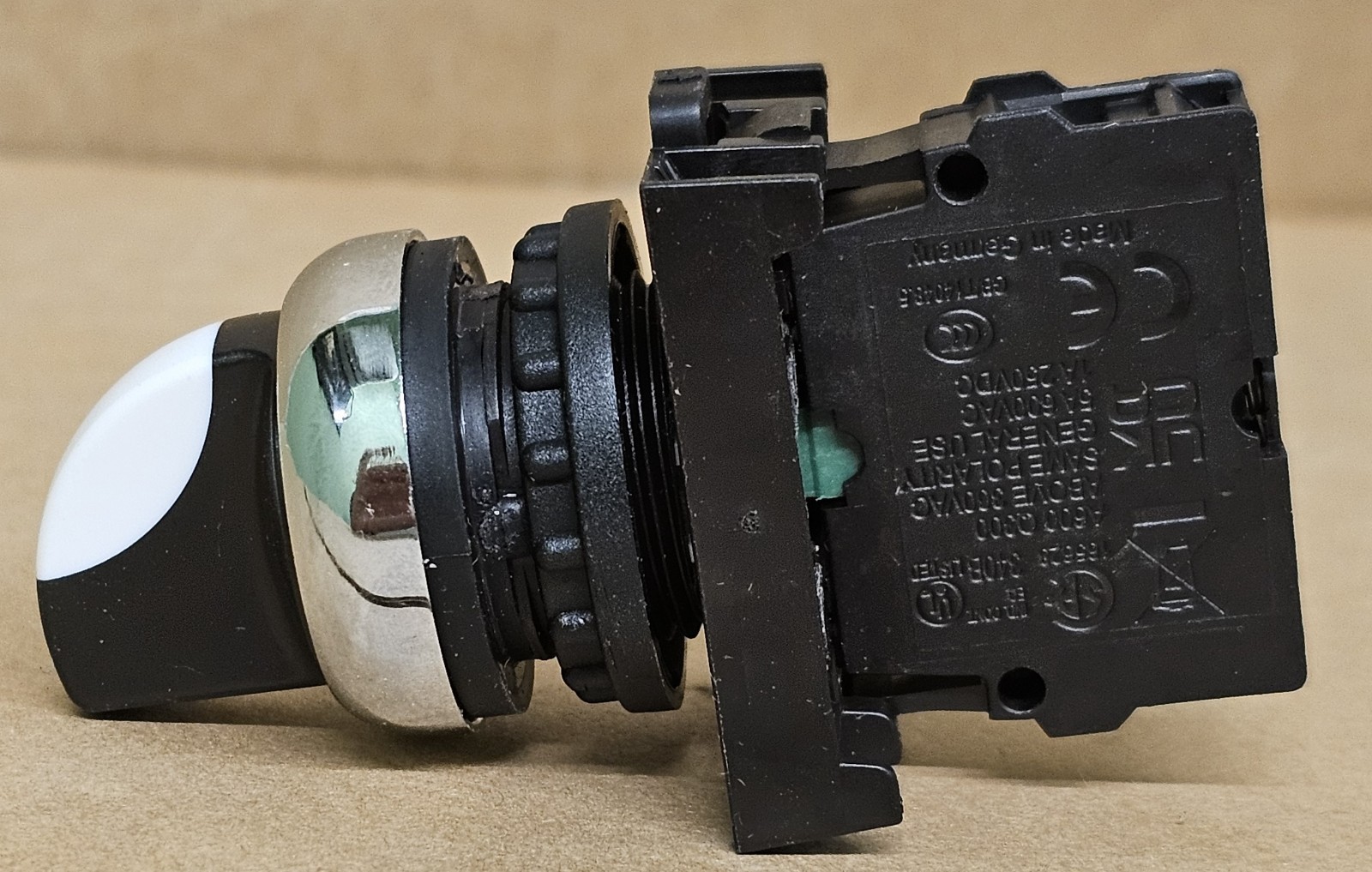 Eaton M22-WRK-K10 Selector Switch 2-Position