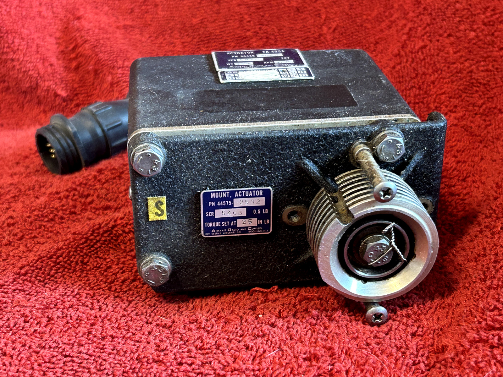 CESSNA TA-495A SERVO ACTUATOR P/N 44430-3048 WITH MOUNT P/N 44575-2502