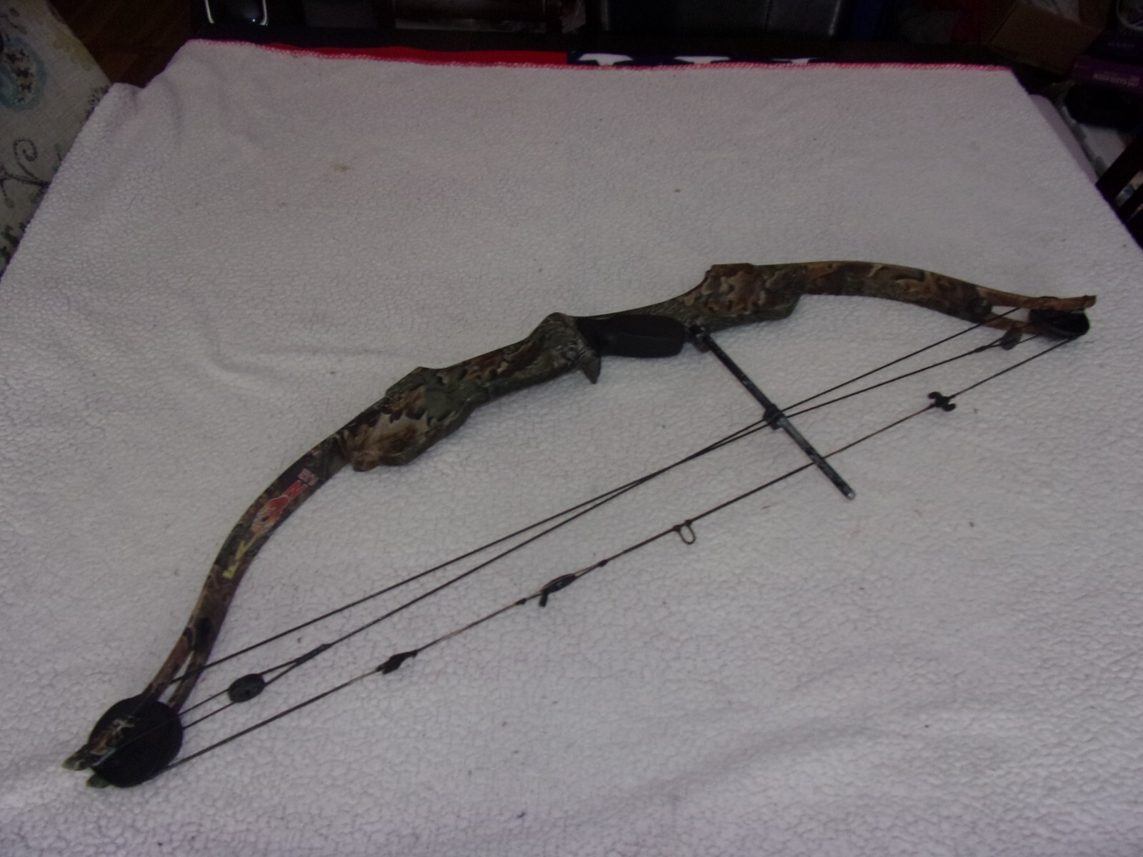 Golden Eagle Falcon Flame Compound Bow