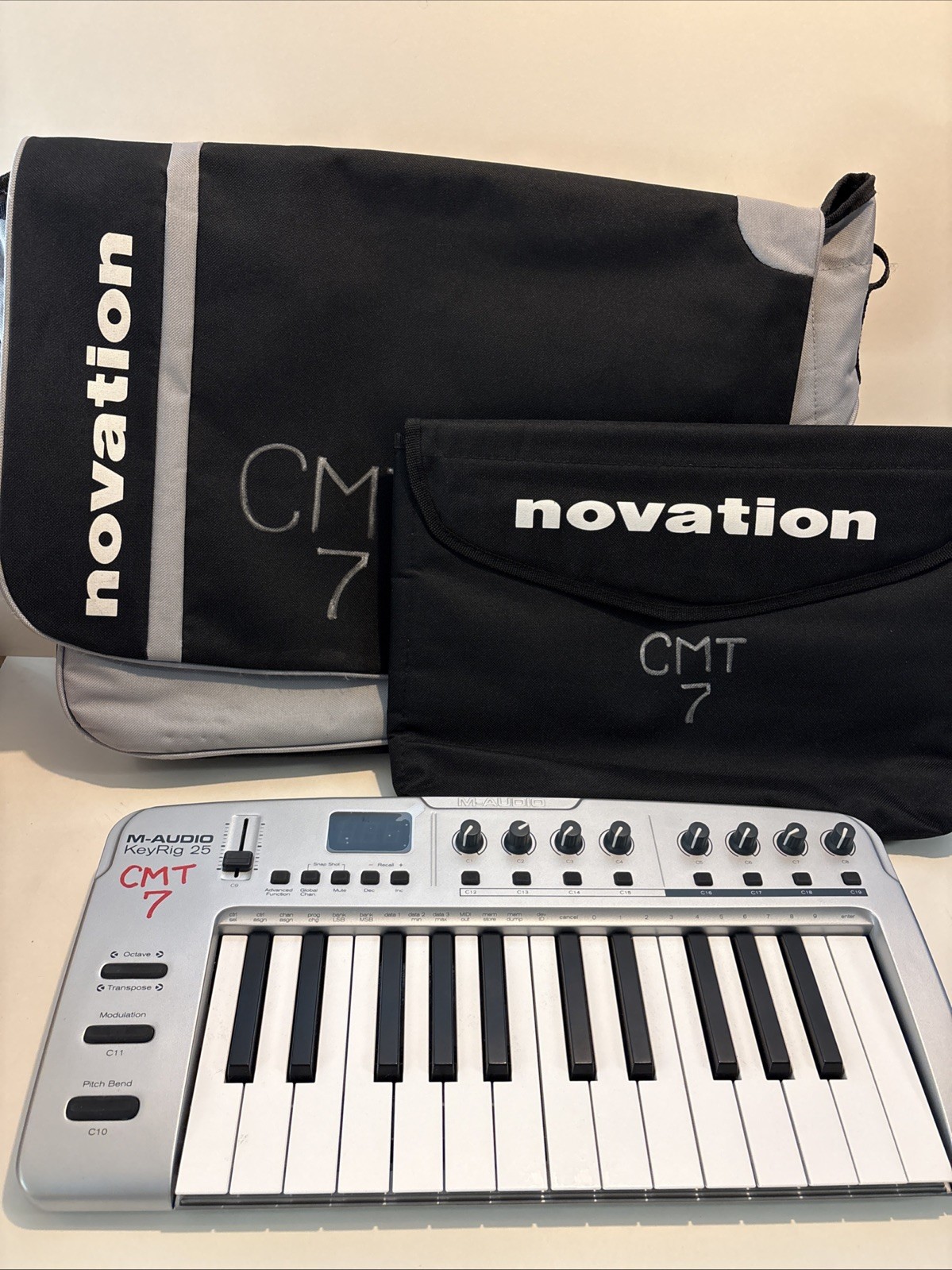 M-Audio KeyRig 25 MIDI Controller Keyboard 25 keys W/Carrying Bags PREOWNED