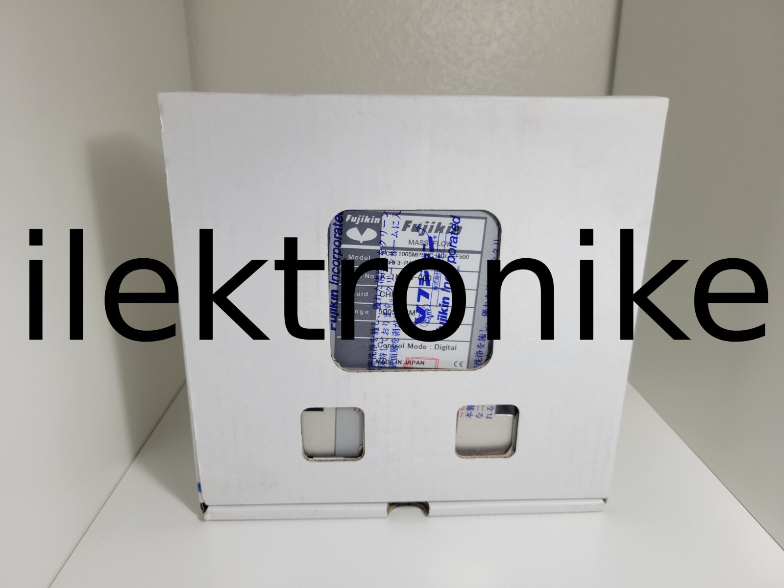 NEW Fujikin Mass Flow Controller FSCT1005MPSXC-4CL2-F500 500SCCM CHF3 GAS Japan