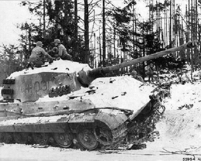 U.S Troops inspect a knocked out German King Tiger Tank WWII 8x10 Photo 452a
