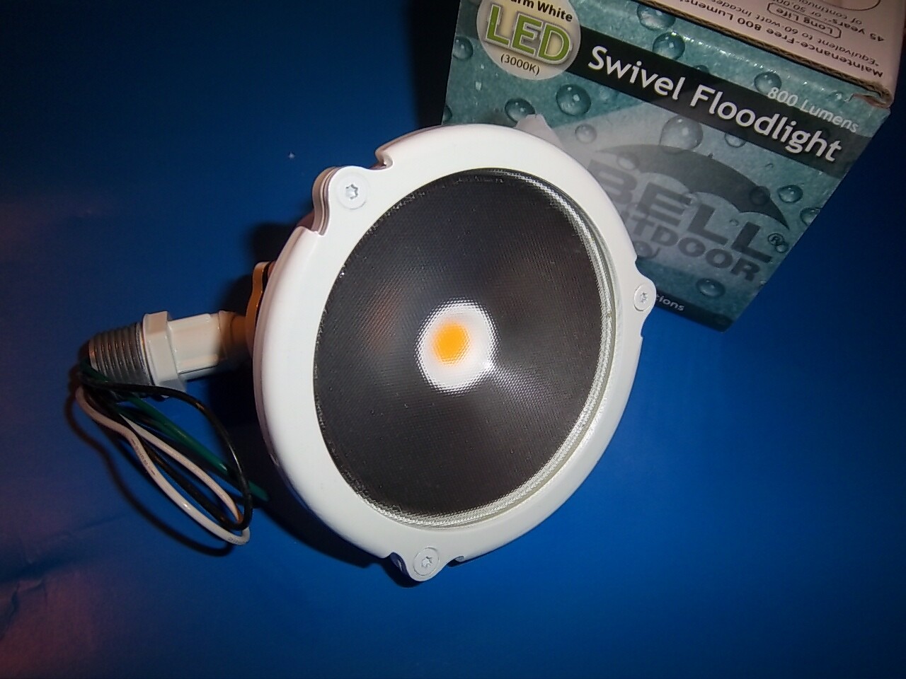 NEW BELL OUTDOOR WHITE 800 LUMENS SWIVEL FLOODLIGHT LL800W FREE SHIPPING