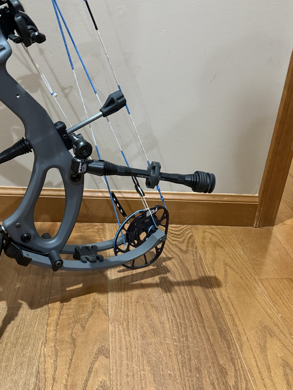 PSE Sicario Compound Bow Package Right Handed 70