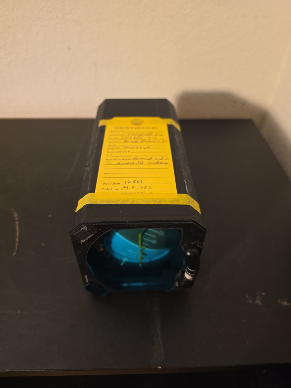 P/N 7000836-916 AUGUSTA A109E COPILOT ATTITUDE REFERENCE INDICATOR - SERVICEABLE