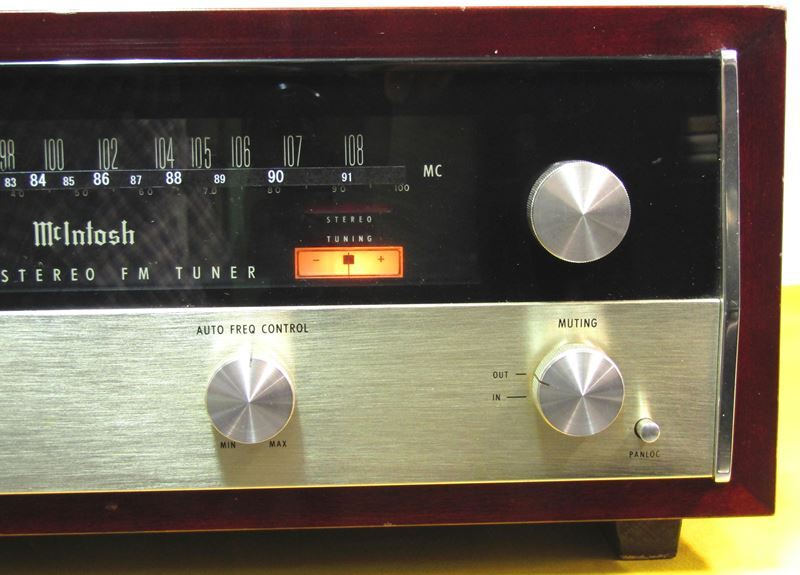 McIntosh MR71 Stereophonic FM Tuner Working Fullymaintained w/outer wooden frame