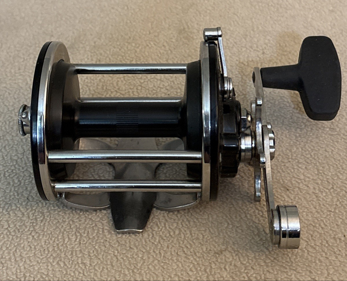 Vintage Penn Beachmaster No. 155 Conventional Fishing Reel Right Handed USA