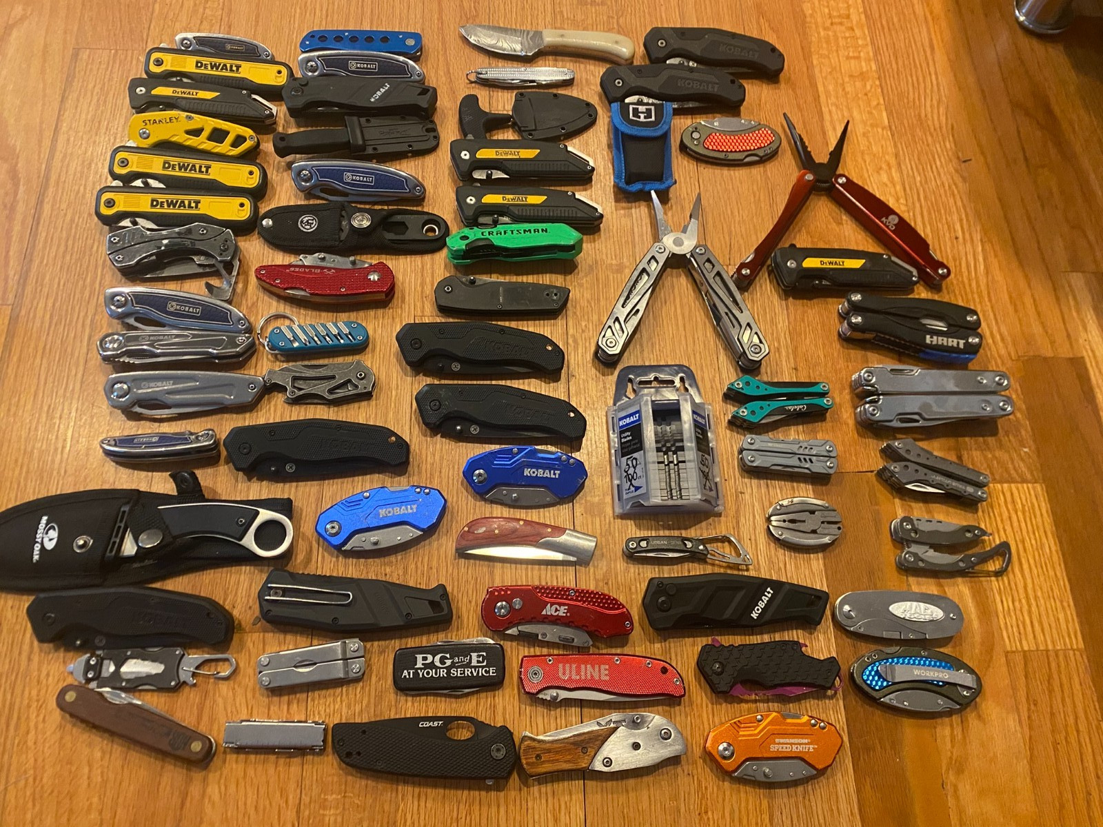 Large lot OF  UTILITY KNIVES   USED