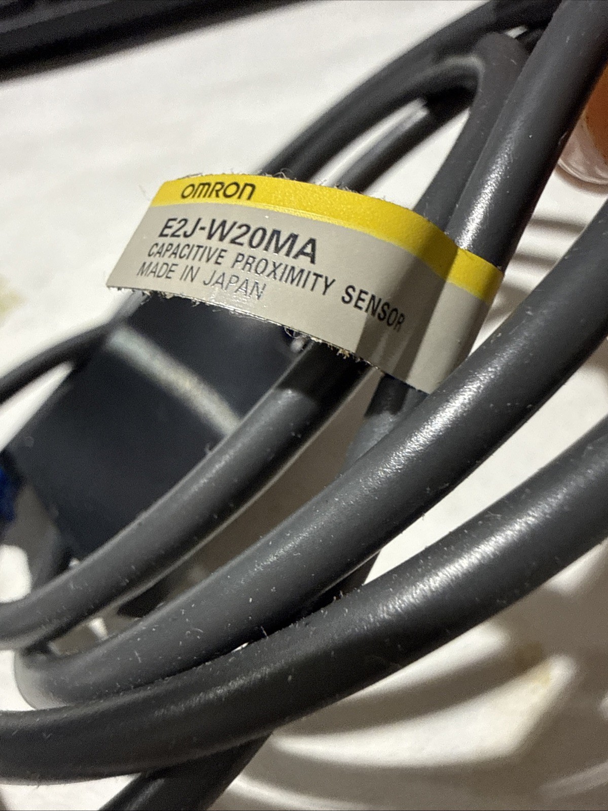 NEW* OMRON E2J-W20MA PROXIMITY SWITCH CAPAACITIVE PROXIMITY SENSOR