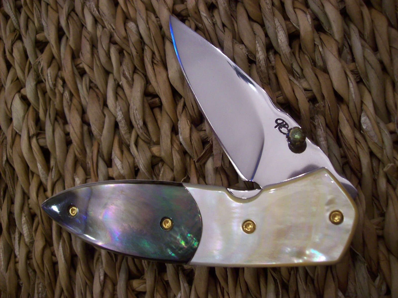 CUSTOM THAILAND KNIFE / GOLD MOTHER OF PEARL / BLACK PEARL / NEW 2017