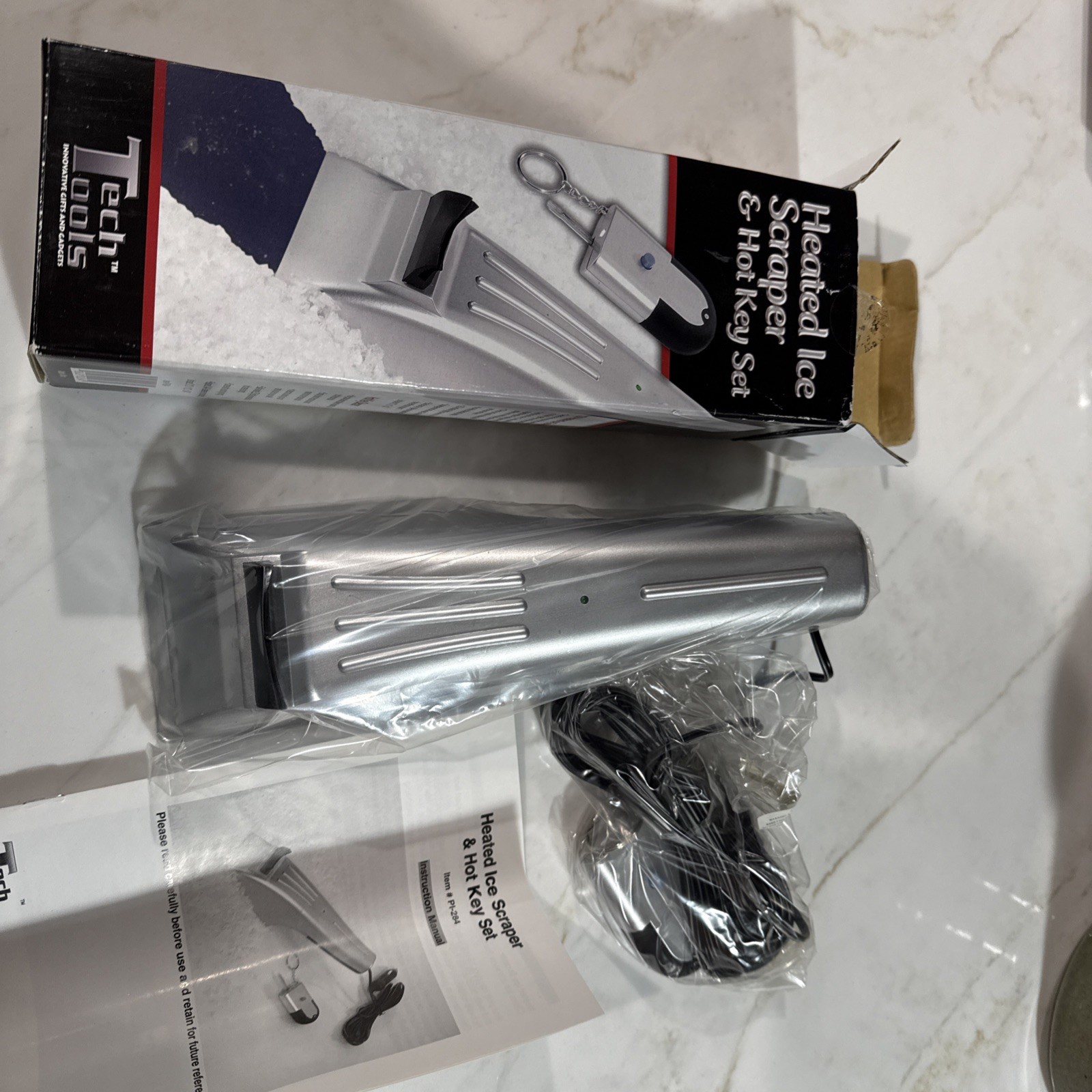 Heated Ice Scraper And Hiot Key Set