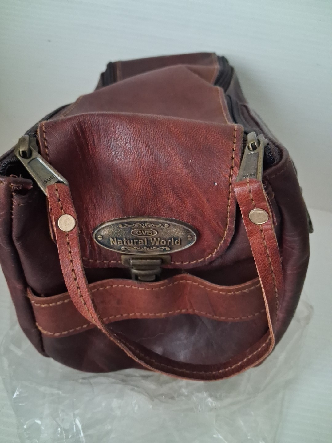 GVB Natural World Leather travel shave zip Bag