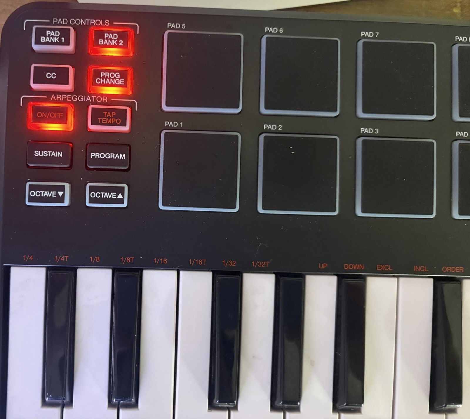 Akai MPK Mini MK1 USB MIDI Keyboard Controller Fully Tested All Keys Pads Work