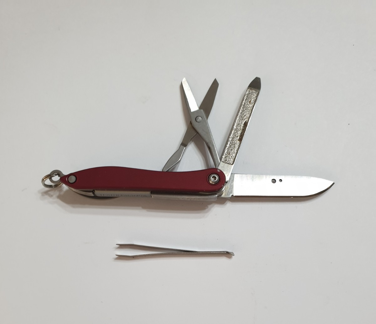 🔥🔥🔥 Smallest Leatherman Style Multitool Keychain Retired Collectable Red
