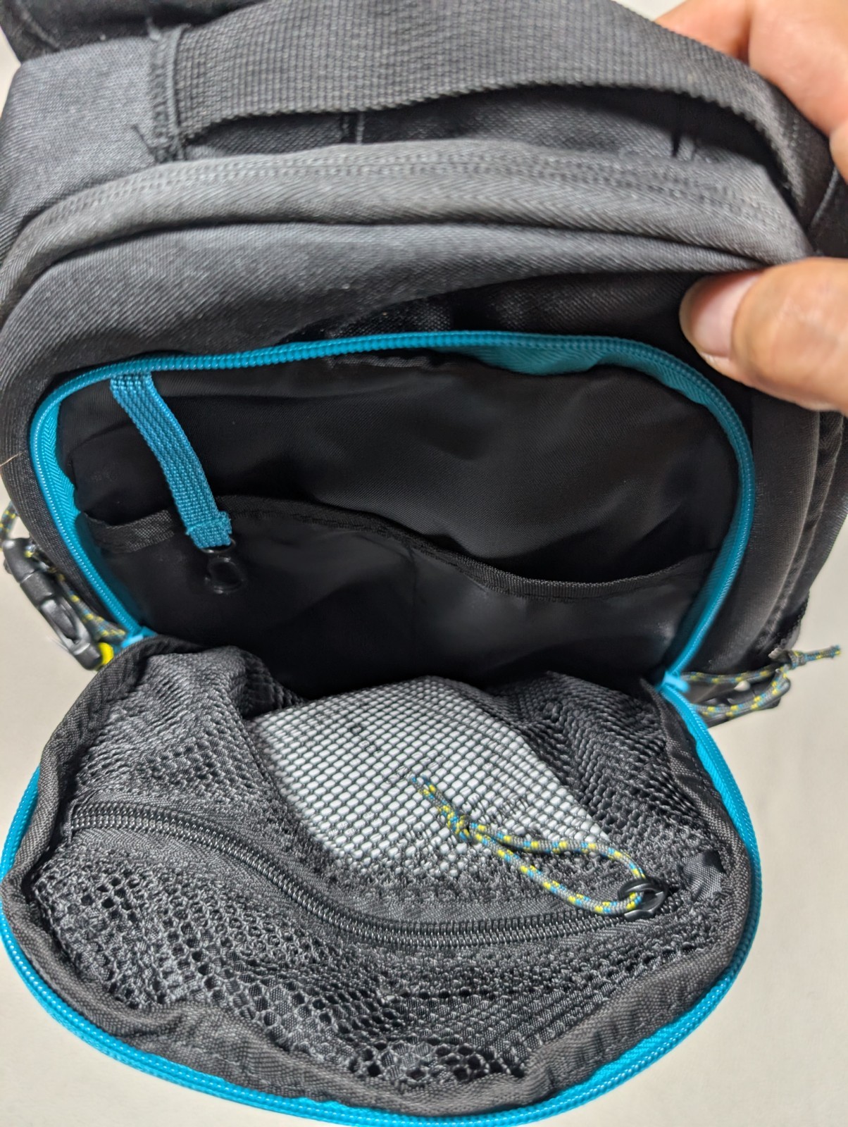 New With Tag Sierra Designs Bear Peak 13L Hydration Backpack Black Gorpcore