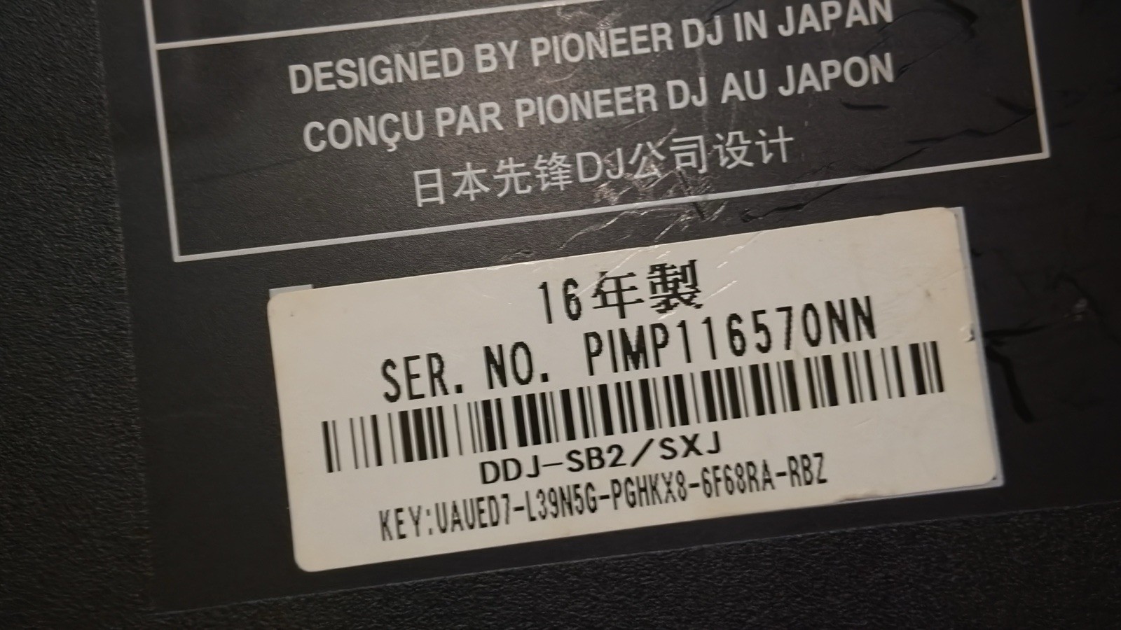 Pioneer DJ DDJ-SB2 Serato 2-Channel 2-Deck DJ Controller powers on